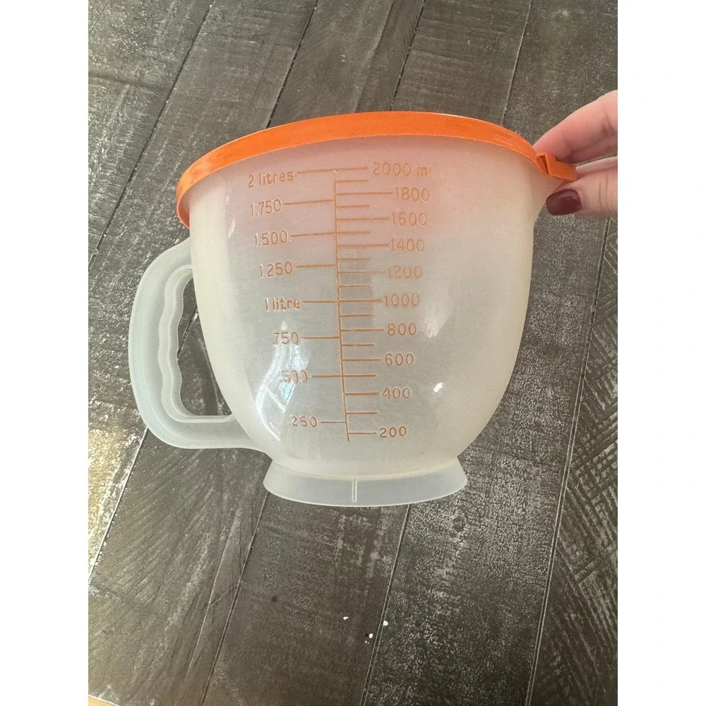 VINTAGE Tupperware 1977 8-Cup Orange Lid Pouring‎ Mixing Bowl USA Made